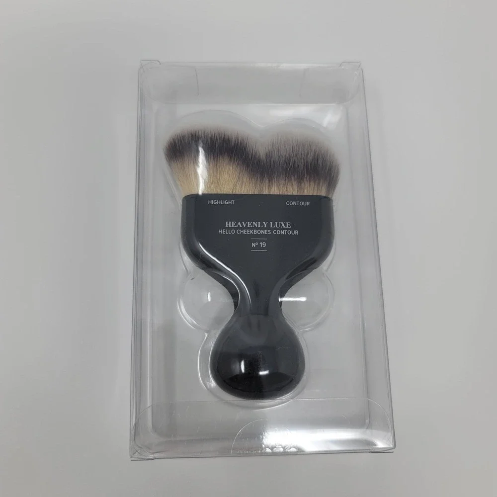 IT Cosmetics Heavenly Luxe Hello Cheekbones Highlight Contour Makeup Brush No 19